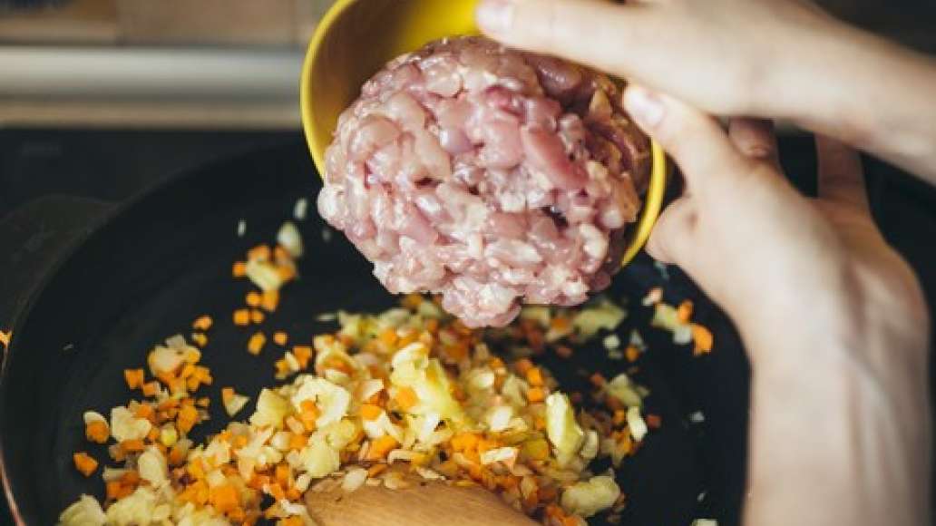 Шаг 5 - Кабачки, фаршированные курицей, овощами и киноа
