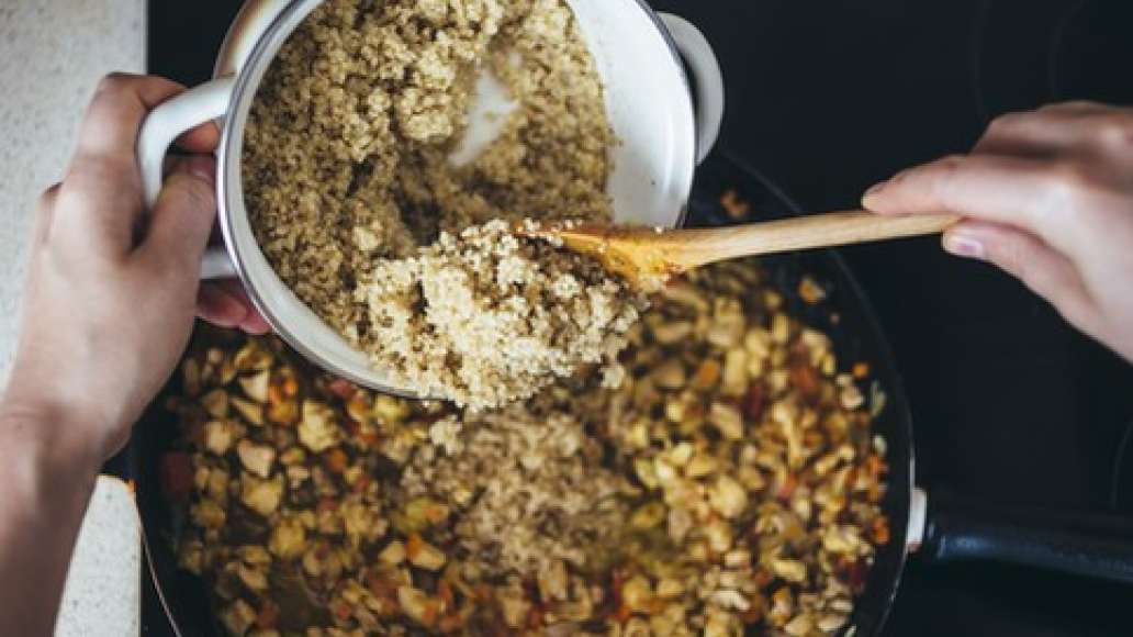 Шаг 7 - Кабачки, фаршированные курицей, овощами и киноа