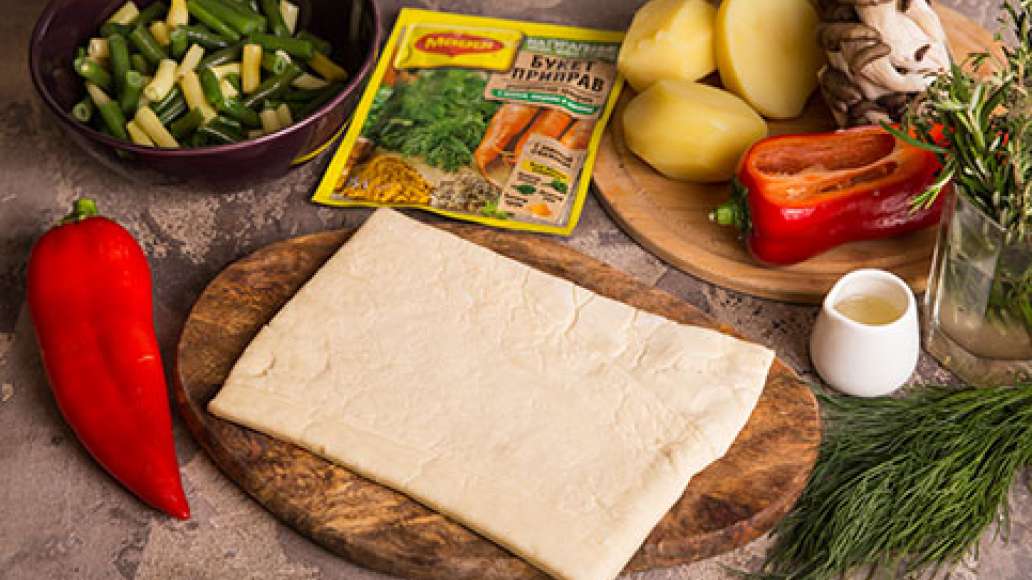 Шаг 1 - Рулет из слоёного теста постный с картофелем и грибами