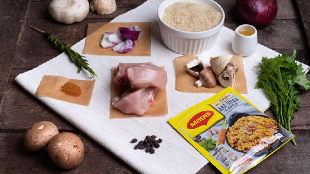 Шаг 1 - Плов на сковороде с курицей и грибами