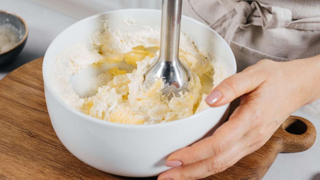Шаг 2 - Быстрая творожная пасха с изюмом и курагой на желатине