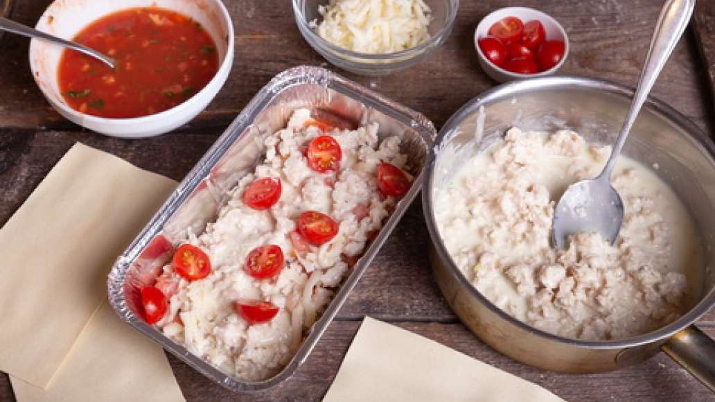 Шаг 3 - Лазанья с куриным фаршем и черри