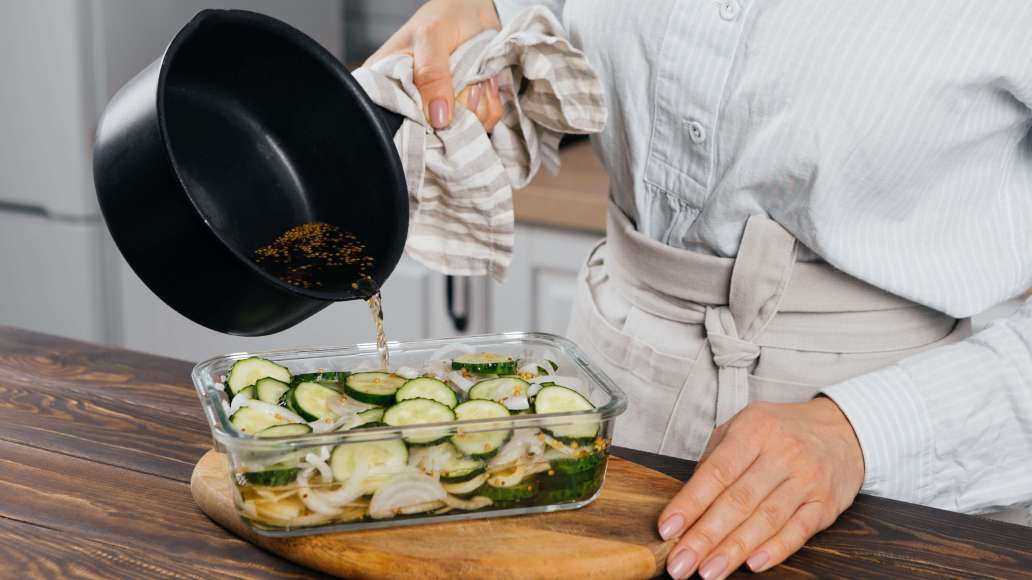 Шаг 4 - Маринованные огурцы колечками для салатов и закусок