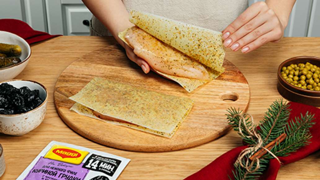 Шаг 1 - Салат прага с курицей, черносливом, яйцом и грецкими орехами