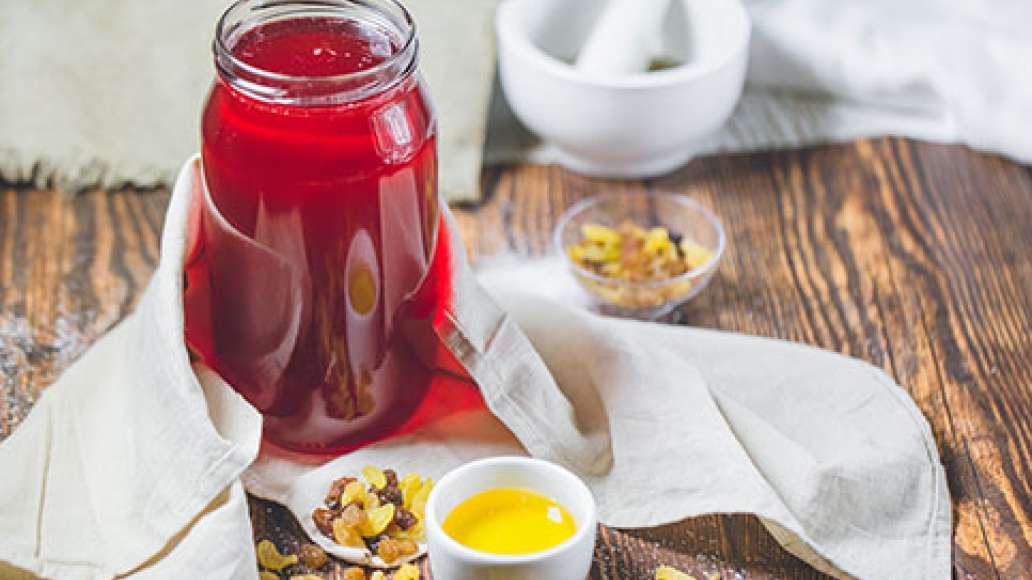 Шаг 3 - Свекольный красный квас с изюмом и медом