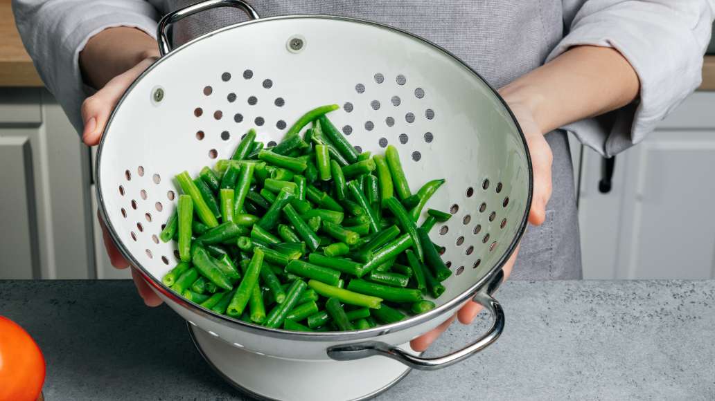 Шаг 1 - Лобио из зелёной стручковой фасоли с чесноком и грецкими орехами