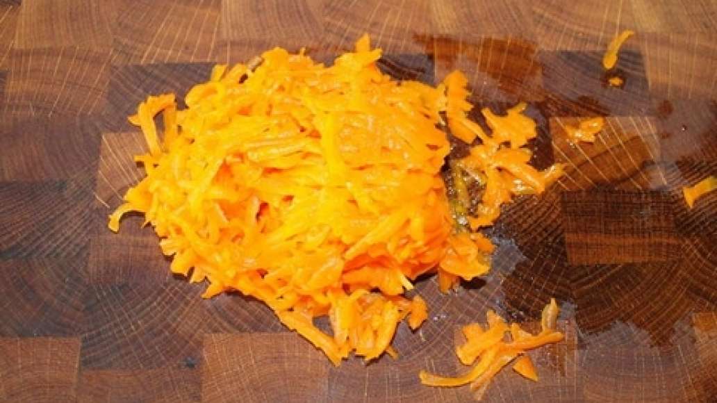 Шаг 2 - Салат из сайры с рисом