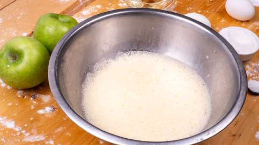 Шаг 2 - Шарлотка с хрустящей корочкой
