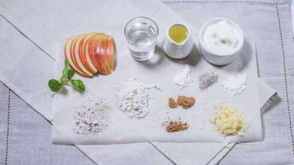 Шаг 1 - Пицца с вегетарианским сыром, яблоками и мускатным орехом на злаковом тесте