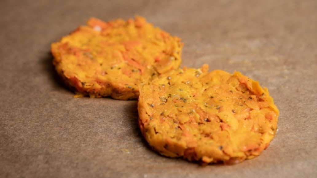 Шаг 3 - Драники  пп в духовке из моркови и тыквы