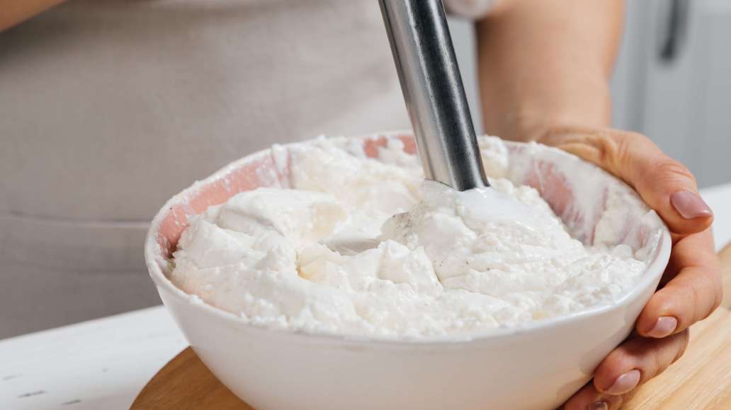Шаг 3 - Пасха на домашнем твороге с орехами, изюмом и курагой