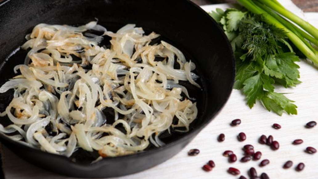 Шаг 2 - Солянка холодная с овощами и сосисками