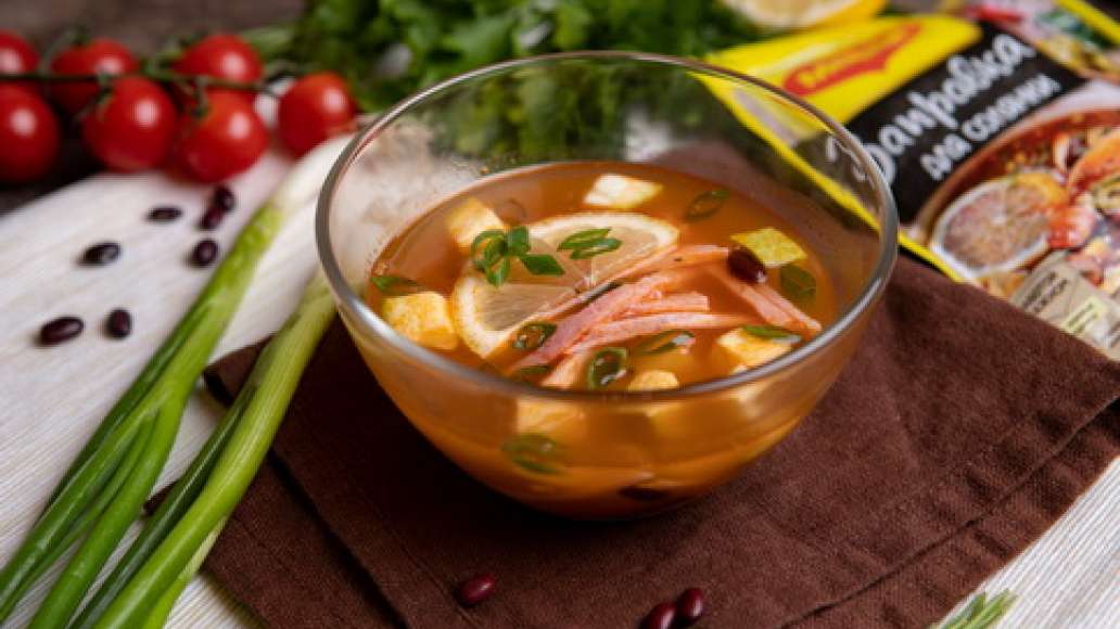 Шаг 4 - Солянка холодная с овощами и сосисками