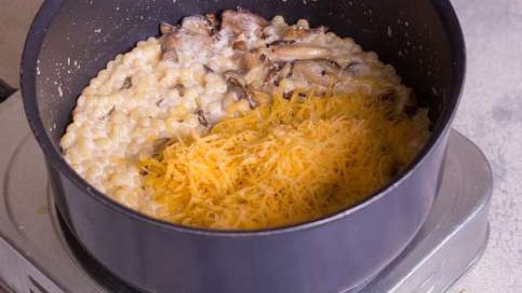 Шаг 3 - Ризотто из птитима с вешенками