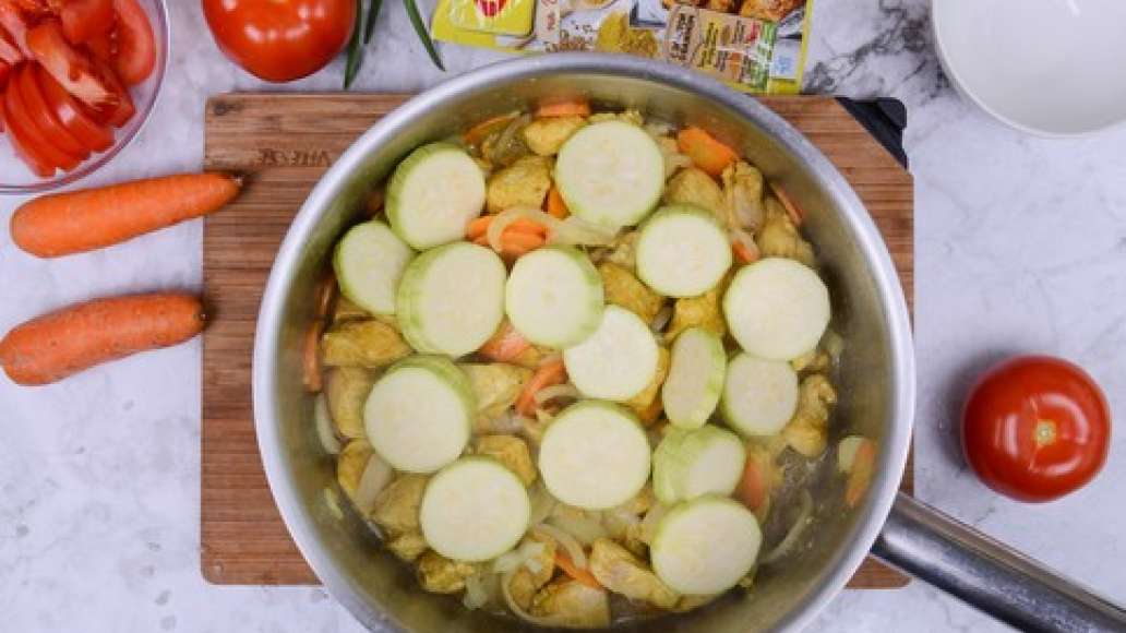 Шаг 5 - Курица с кабачками