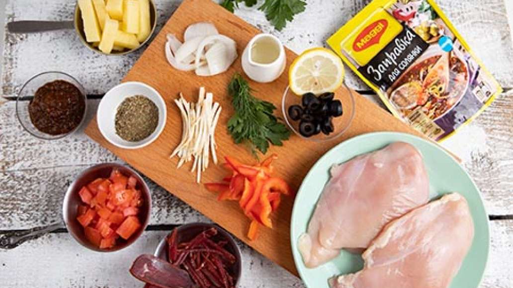 Шаг 1 - Солянка с говядиной и курицей, восточная с болгарским перцем и помидорами и аджикой