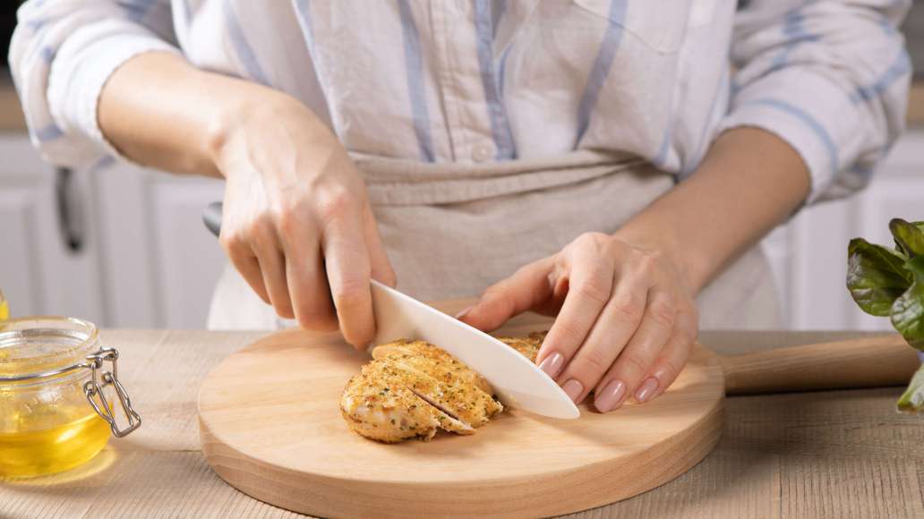 Шаг 2 - Сочный салат с курицей и апельсином под лёгкой йогуртовой заправкой