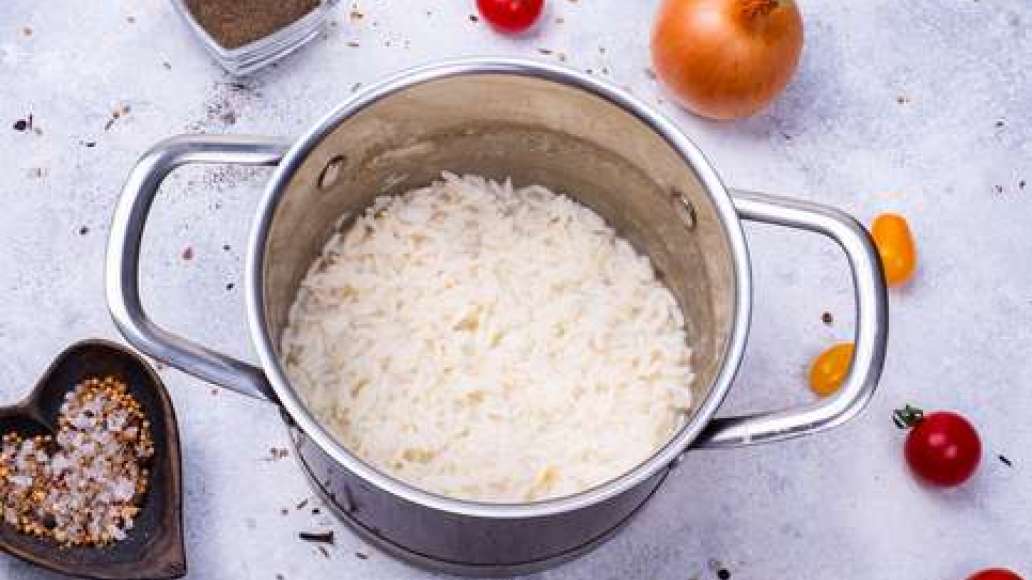 Шаг 2 - Рис с кукурузой и помидорами