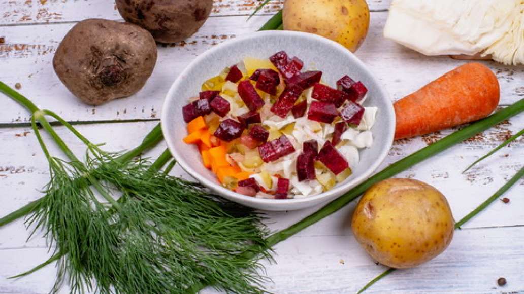 Шаг 2 - Винегрет с капустой и зелёным луком