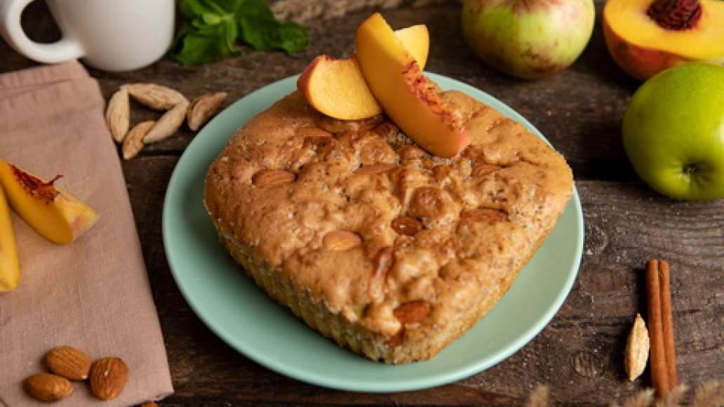 Шаг 5 - Шарлотка с персиками