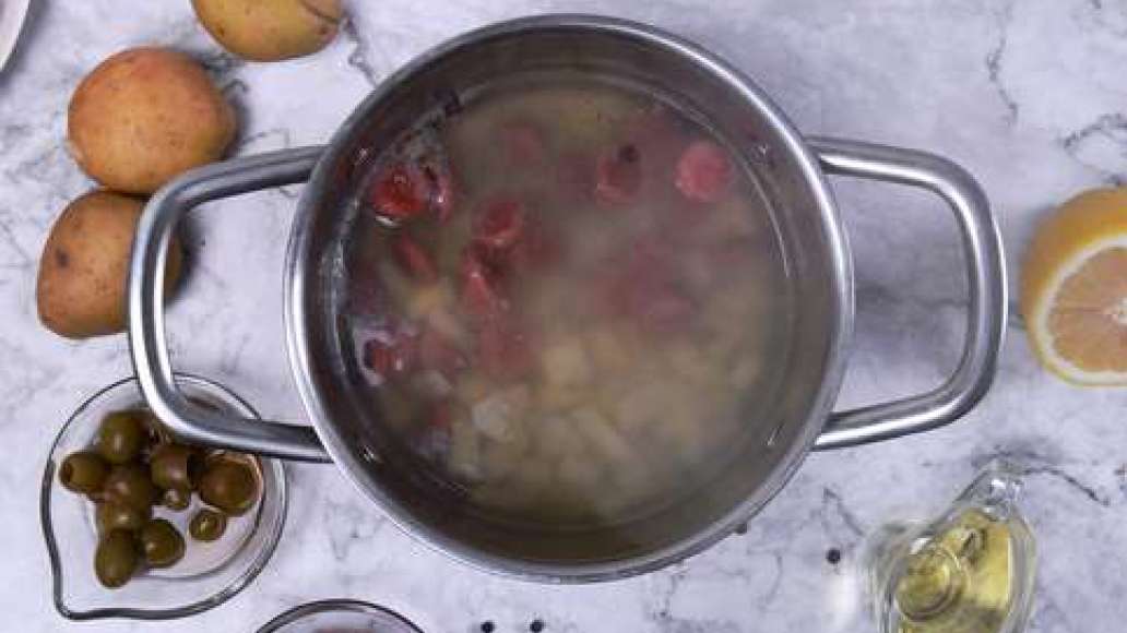 Шаг 3 - Солянка с сосисками