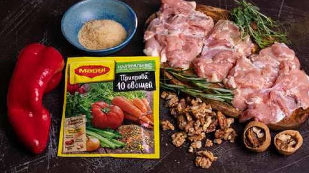 Шаг 1 - Куриный рулет отварной с грецкими орехами