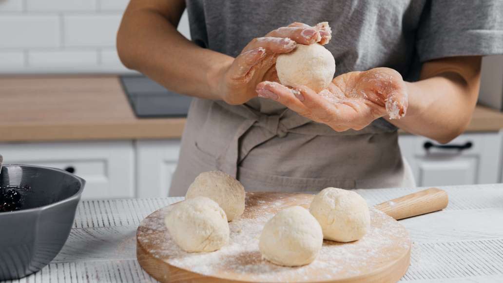 Шаг 2 - Сырники с яркой начинкой из сухофруктов и ягодного джема