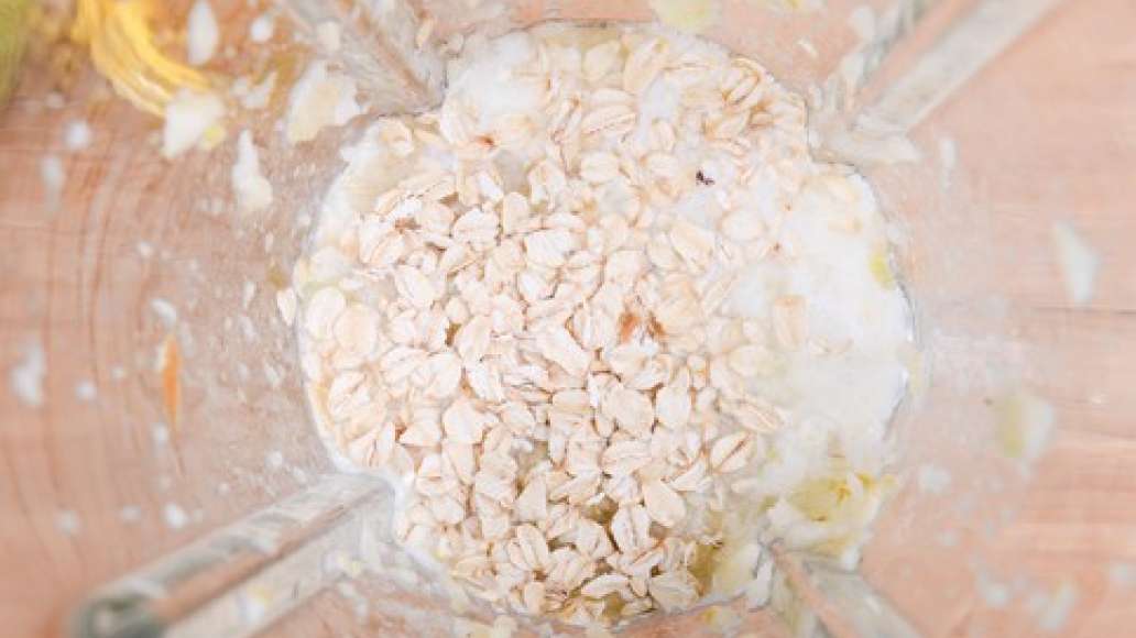 Шаг 2 - Грушевый смузи с яблоком, бананом и овсянкой