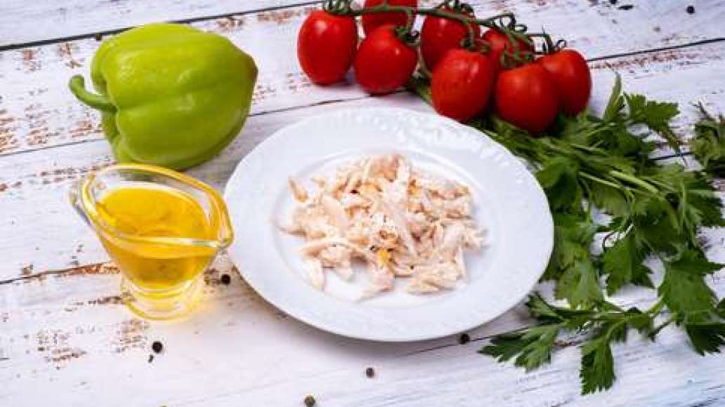 Шаг 2 - Тарталетки с салатом из филе курицы