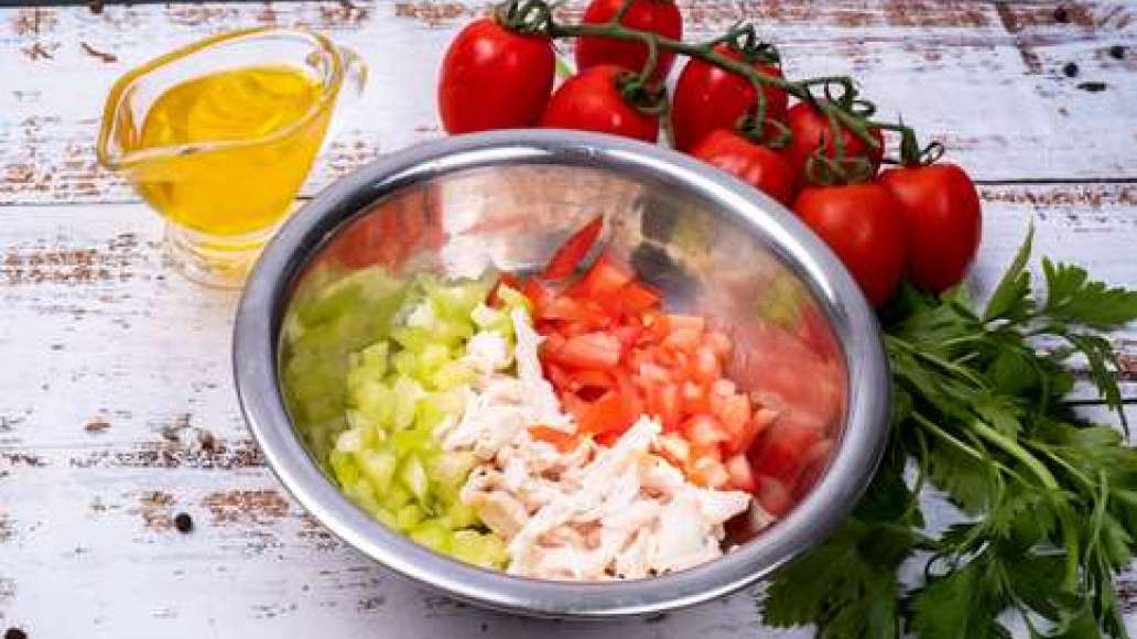 Шаг 3 - Тарталетки с салатом из филе курицы