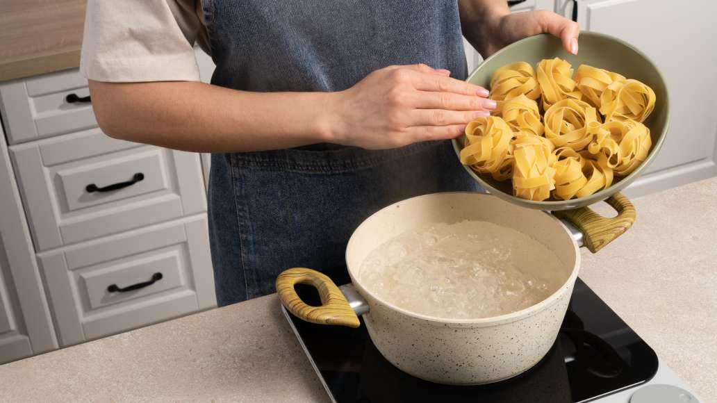 Шаг 4 - Нежная сливочная паста с курицей
