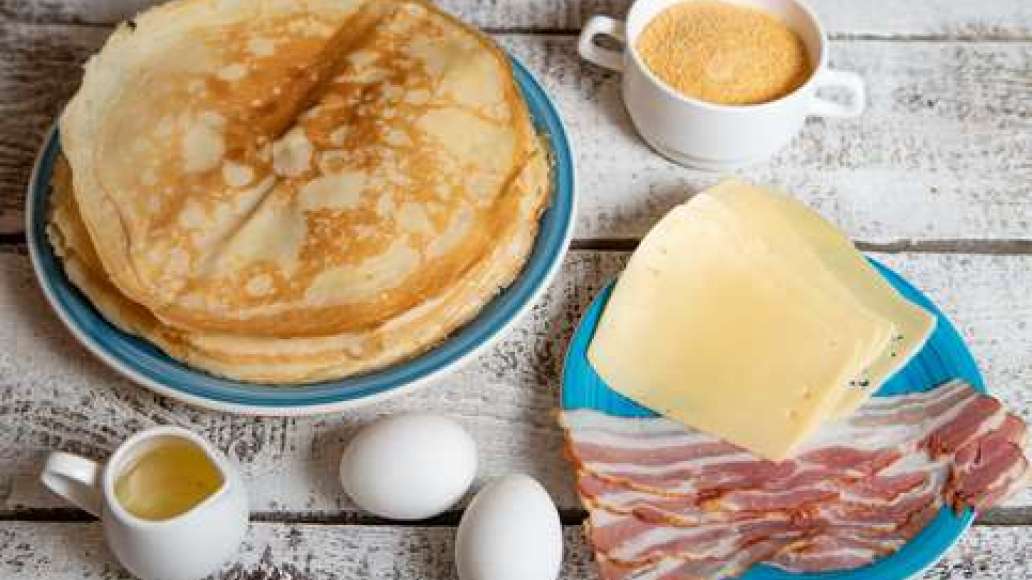 Шаг 1 - Блинчики фаршированные с беконом и сыром