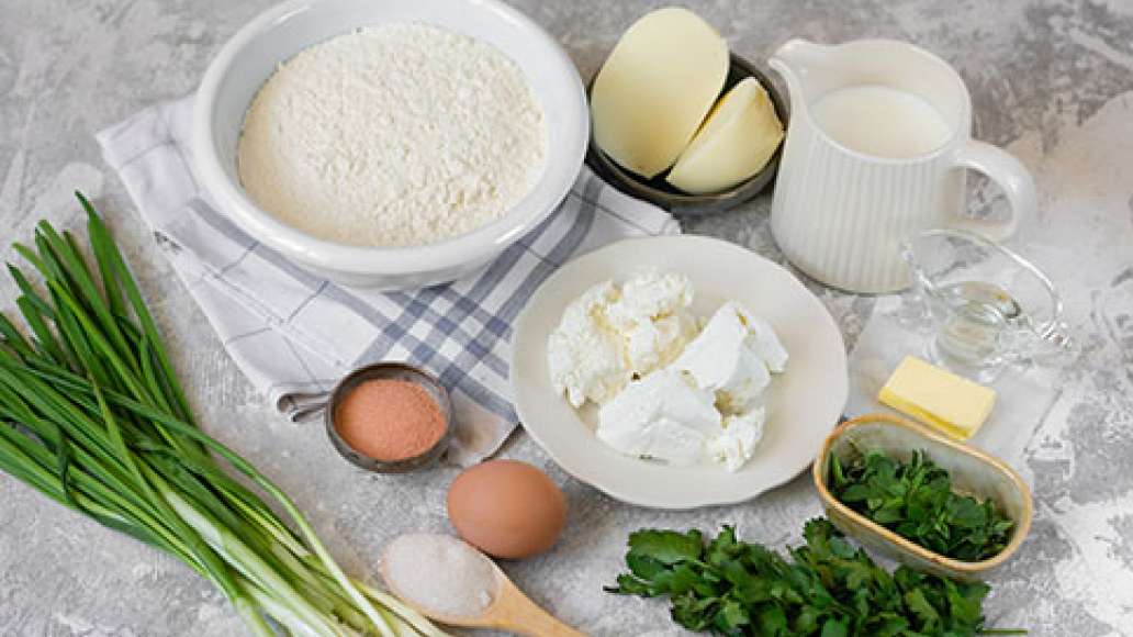 Шаг 1 - Хачапури с зеленью и сыром