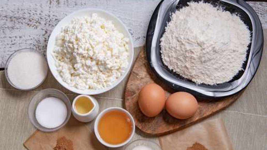 Шаг 1 - Сырники в духовке ароматные, без сахара, медовые