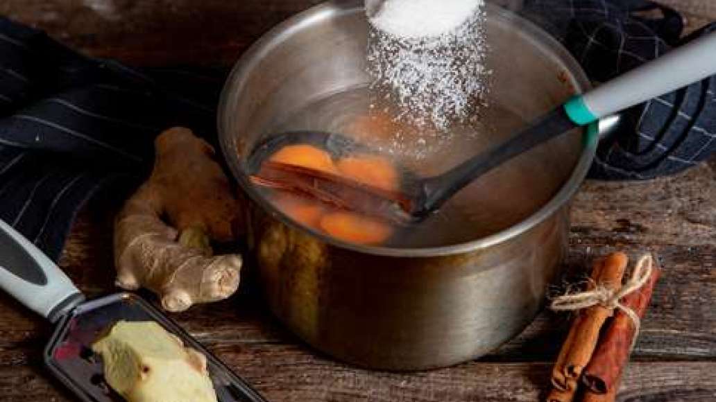 Шаг 2 - Компот из моркови, изюма, корицы и имбиря