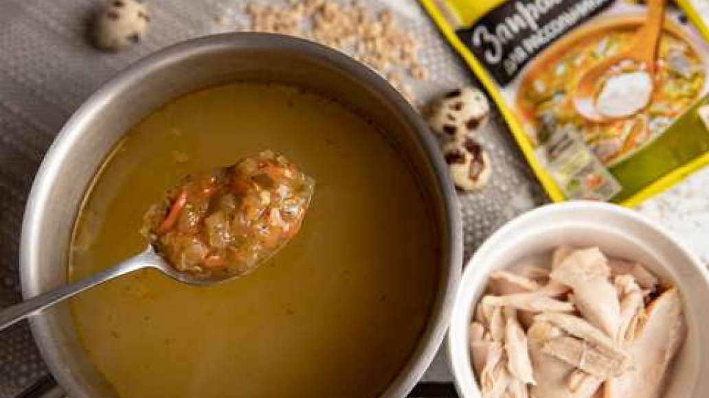 Шаг 2 - Старинный  петербургский рецепт рассольника с кореньями, курицей и перепелиным яйцом