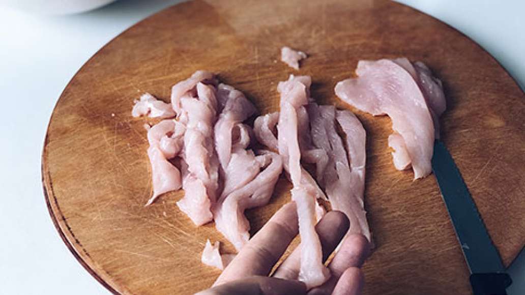 Шаг 1 - Бездрожжевые пирожки с курицей и сыром