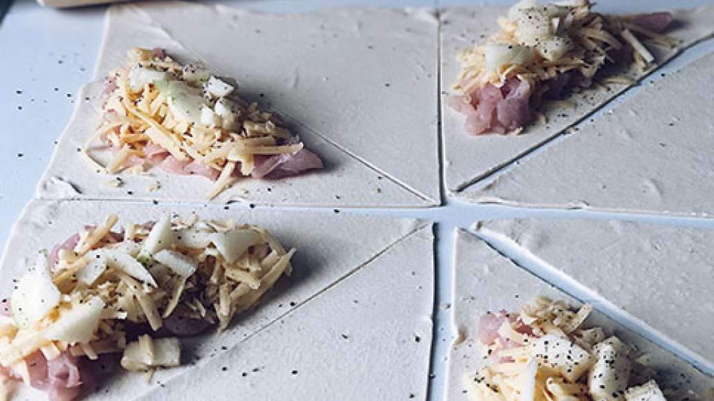 Шаг 3 - Бездрожжевые пирожки с курицей и сыром