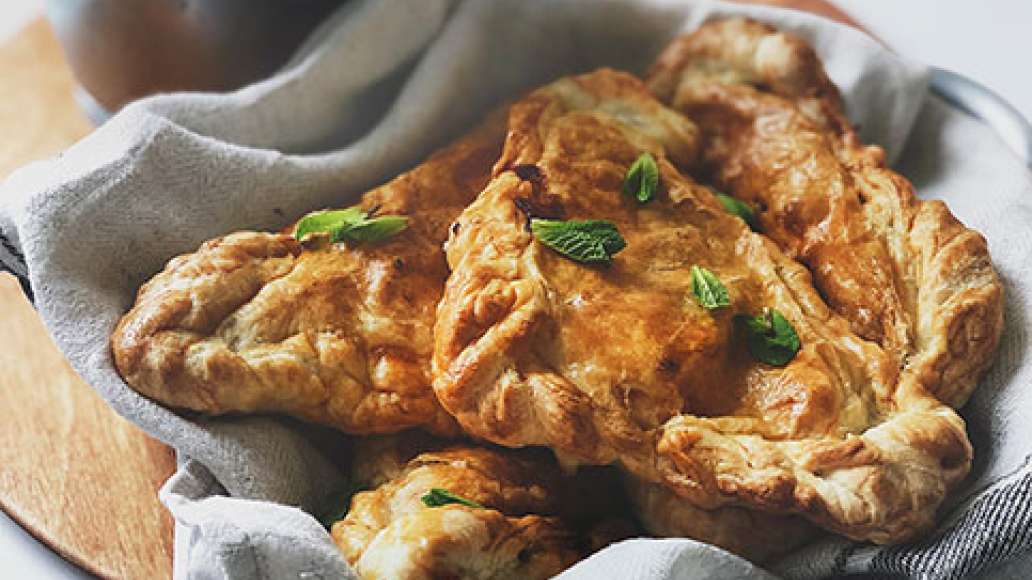 Шаг 5 - Бездрожжевые пирожки с курицей и сыром