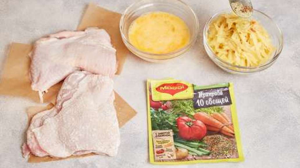 Шаг 2 - Куриные отбивные в шубке из картофеля
