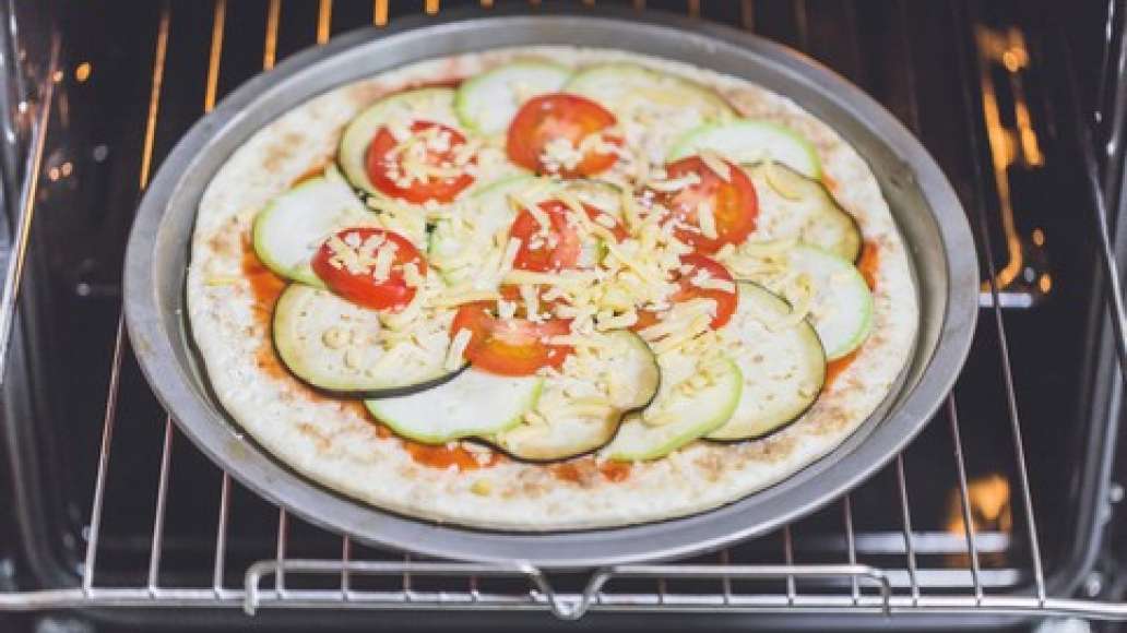 Шаг 4 - Пицца пп с баклажаном, кабачком и сыром