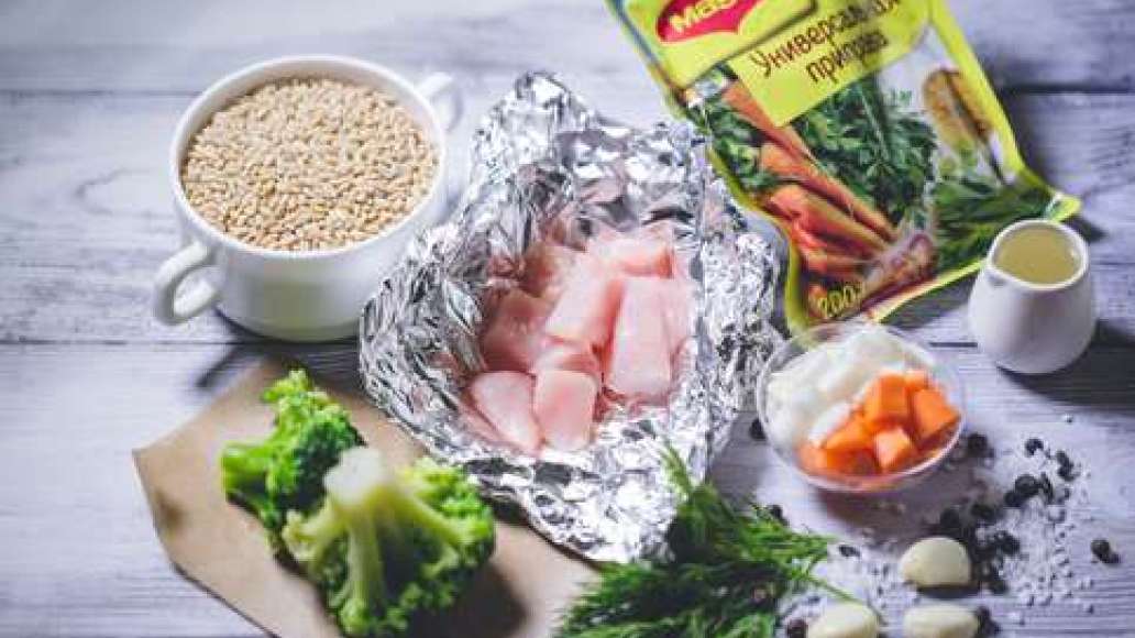 Шаг 1 - Легкая каша из полбы с куриной грудкой и брокколи