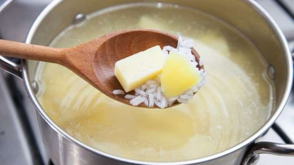 Шаг 3 - Рассольник с рисом и фигурными гренками