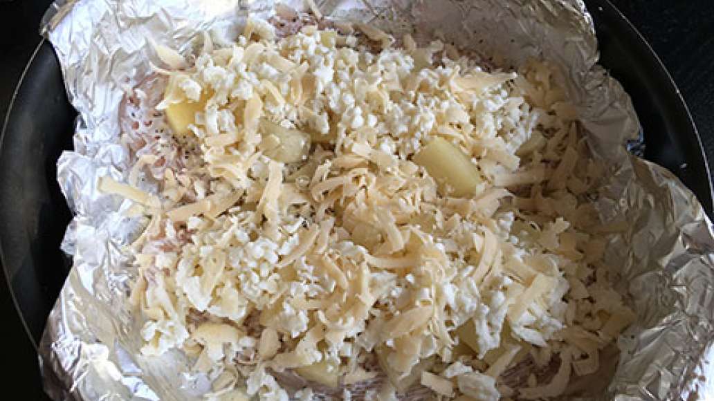 Шаг 3 - Курица с ананасами и сыром