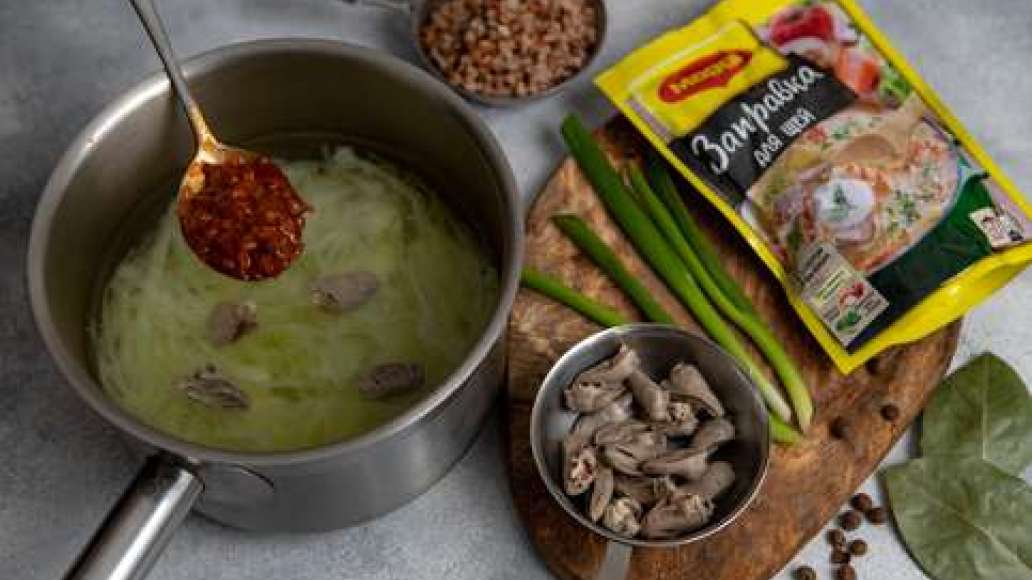 Шаг 2 - Щи сытные с куриными сердцами и гречкой