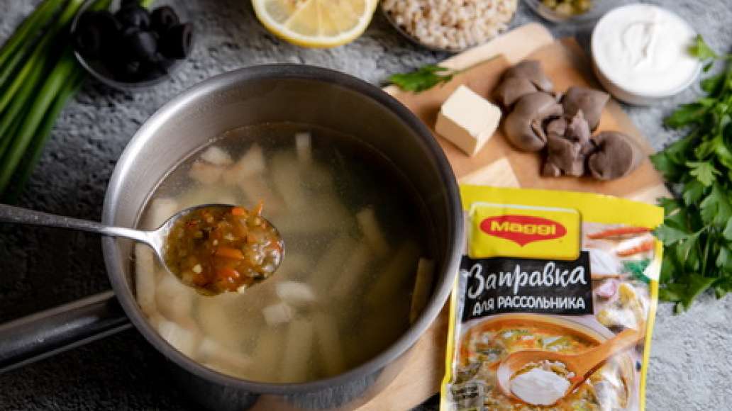 Шаг 2 - Рассольник по-царски с почками, каперсами и маслинами