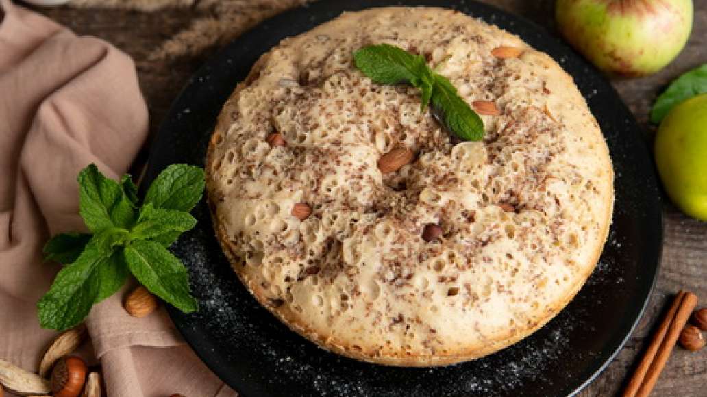 Шаг 5 - Пышная шарлотка с яблоками в мультиварке