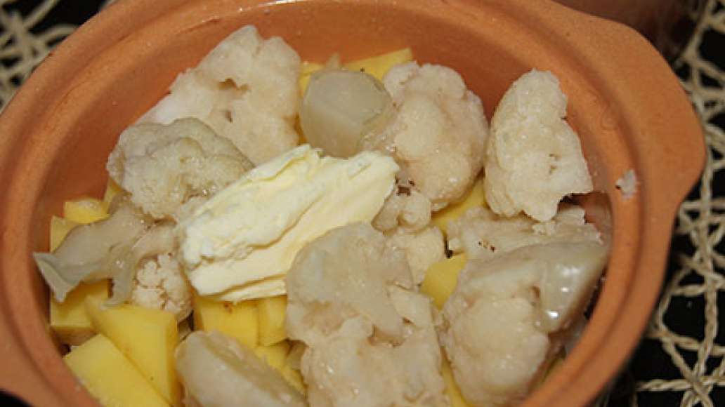 Шаг 2 - Сочная курица в горшочке с картофелем