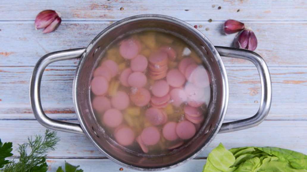 Шаг 2 - Солянка с солеными огурцами