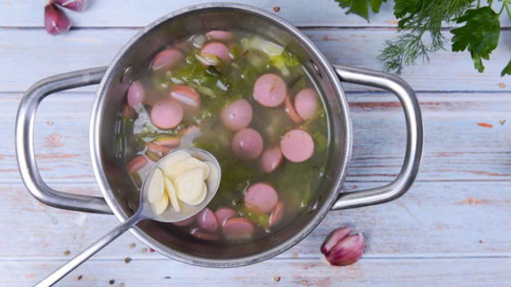 Шаг 5 - Солянка с солеными огурцами